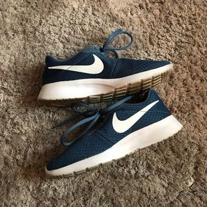 NIKE RUNNING SNEAKERS